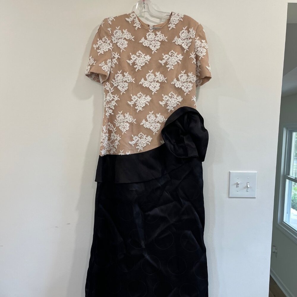 Vintage Carolina Herrera Dress size 12 silk and lace with flower 80's